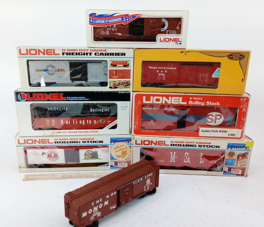 LIONEL O GAUGE ASSORTED ROLLING STOCK BOXCARS GONDOLA HOPPER, 7 OBS & 1 LOOSE MONON BOXCAR  INV 260390037
