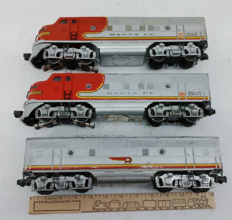 LIONEL O GAUGE 2333 SANTA FE F3 DIESEL LOCOMOTIVES, 2 A UNITS & 1 B UNIT  INV 260390041
