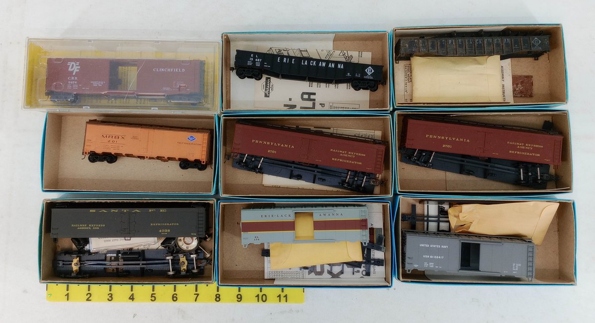 9 ASSORTED ATHEARN HO PENNSYLVANIA, ERIE LACKAWANNA & SANTA FE FREIGHT CAR KITS SOME OBS NNC  INV 262330079