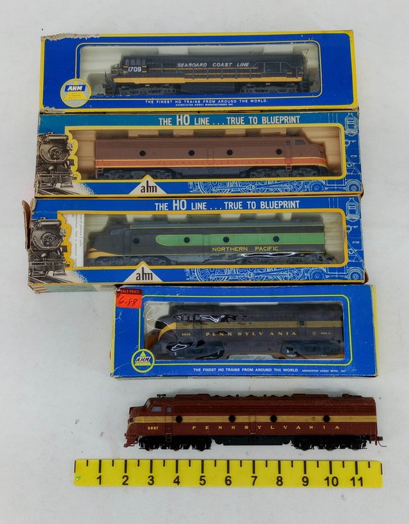 5 AHM HO PENNSYLVANIA, NORTHERN PACIFIC, ILLINOIS CENTRAL & SEABOARD COAST LINE LOCOMOTIVES, 4 OBS  INV 262330082