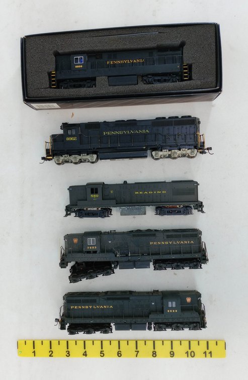 4 PENNSYLVANIA & READING DIESEL LOCOMOTIVES, 1 BACHMANN SPECTRUM H16-44 OB  INV 262330097