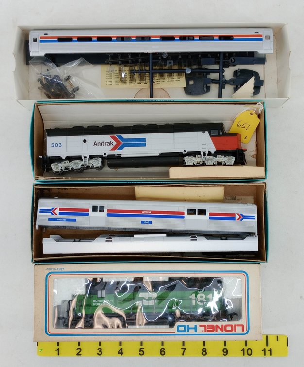 4 HO AMTRAK & BURLINGTON NORTHERN LOCOMOTIVES & PASSENGER CARS, ATHEARN LIONEL WALTHERS, 4 OBS NNC  INV 262330101