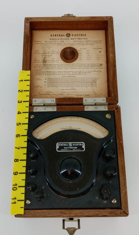 GENERAL ELECTRIC SINGLE-PHASE WATTMETER IN WOOD BOX  INV 262330111