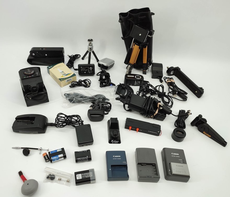 MIXED ASSORTMENT OF VINTAGE CAMERA ACCESSORIES, BATTERIES, POWER ADAPTERS,CHARGERS, SMALL TRIPODS & CLEANING TOOLS ETC..  INV 262380530