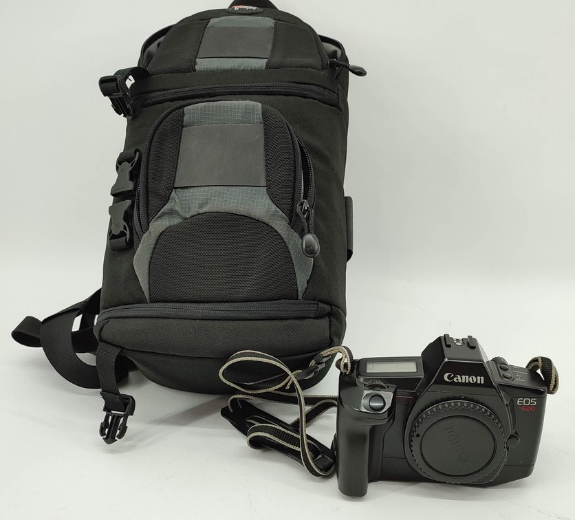 CAMERA CANON EOS 620 35MM AUTOFOCUS SIGNLE-LENS REFLEX SLR FILM CAMERA & BAG  INV 262380532