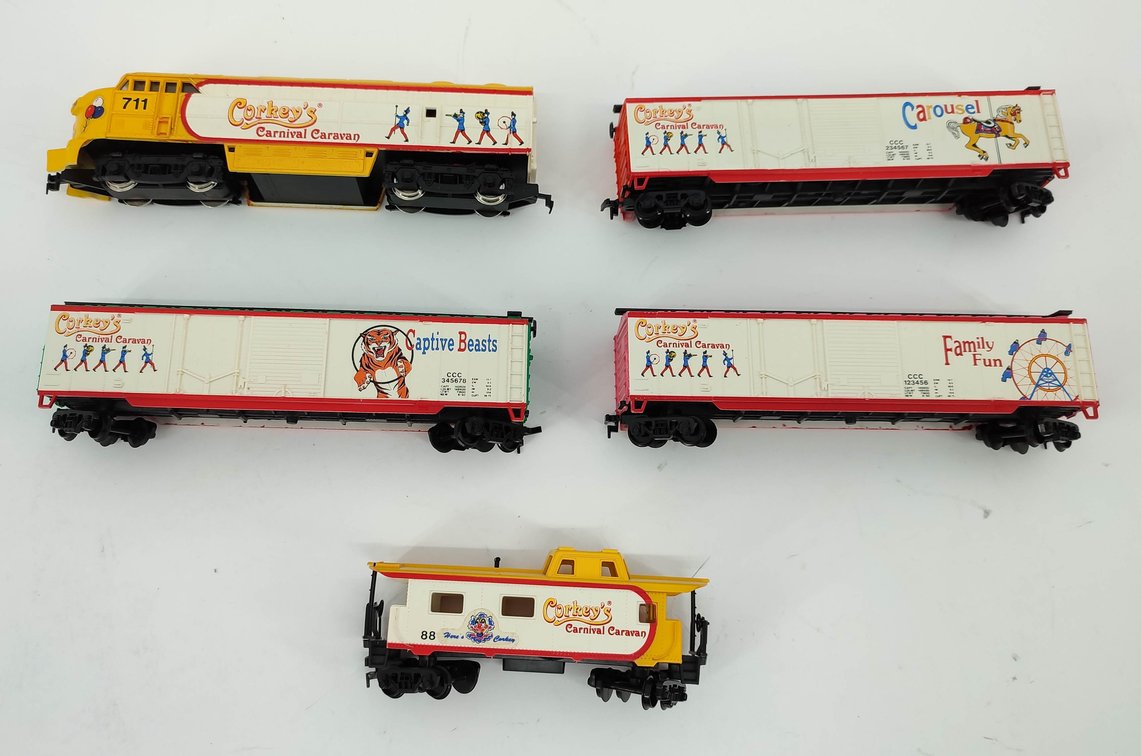 HO GAUGE 5 CORKEYS CARNIVAL DIESEL ENGINE 711, CARAUSEL CCC 234567, FAMILY FUN CCC 123456, CAPTIVE BEASTS CCC 345678, CABOOSE 88  INV 262380559