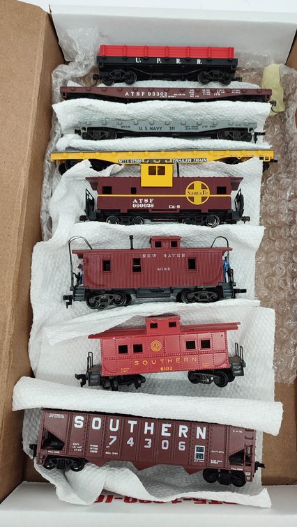 HO GAUGE 8 HO GAUGE MIXED TRAIN CARS, FLATCARS, HOPPER, CABOOSE'S, GONODOLA  INV 262380566