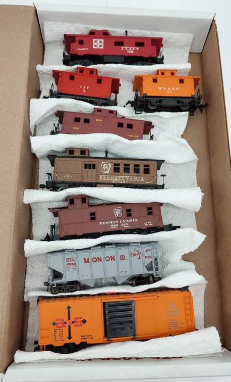 HO GAUGE 8 HO GAUGE CABOOSE'S, HOPPER CAR, BOXCAR MIXED  INV 262380569