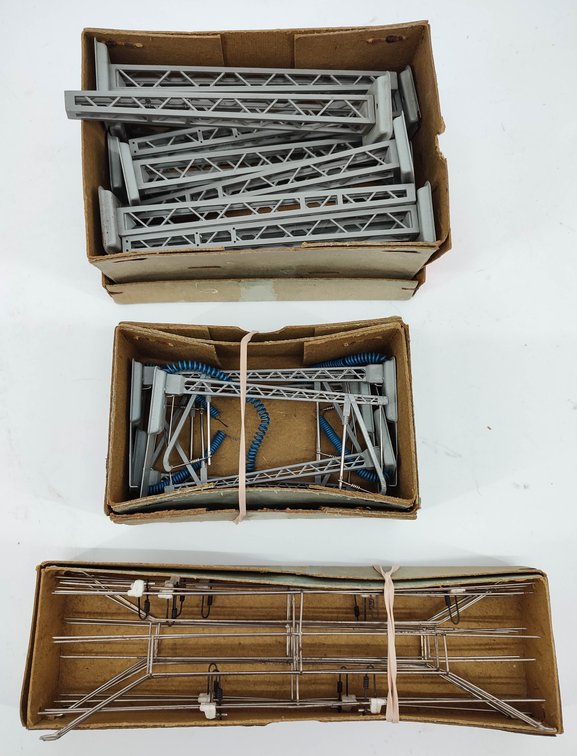 HO GAUGE FLEISCHMANN CATENARY PARTS AND OVERHEAD WIRE SYSTEM MASTS W/BOXES  INV 262380573