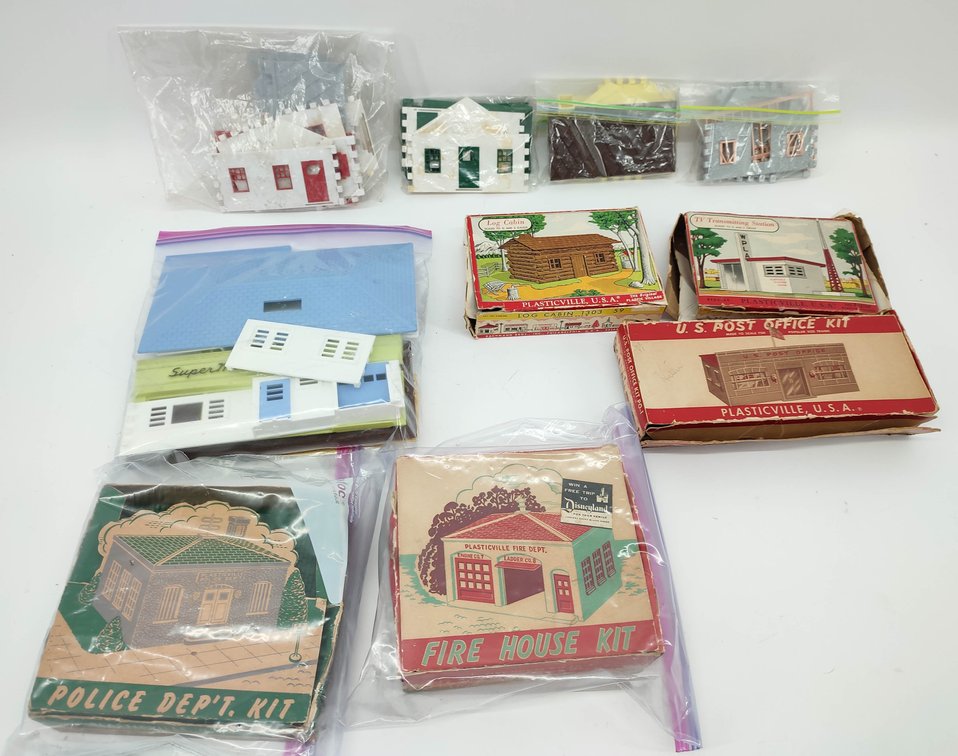 ACCESSORIES PLASTICVILLE BUILDING KITS MIXED LOT  INV 262380579