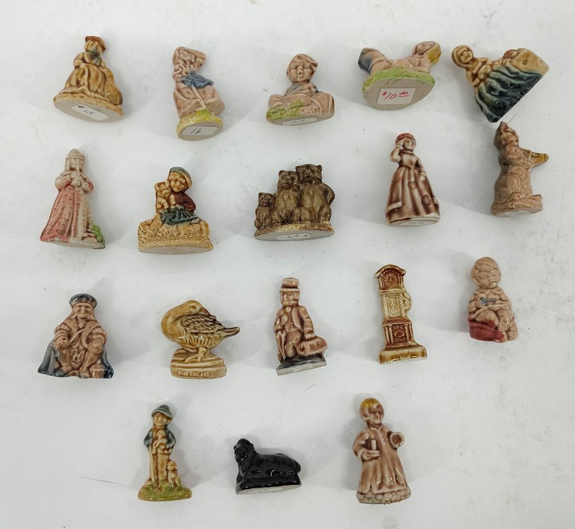 19 VINTAGE WADE WHIMSIES PORCELAIN NURSERY RHYME FIGURINES  INV 262380625