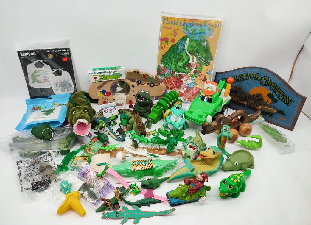 ASSORTMENT OF TOYS AND OTHER COLLECTILBE ALLIGATORS/ CROCODILES ETC. MIXED  INV 262380623