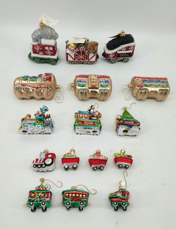 CHRISTMAS ASSORTMENT OF CHRISTMAS ORNAMENTS  INV 262380634