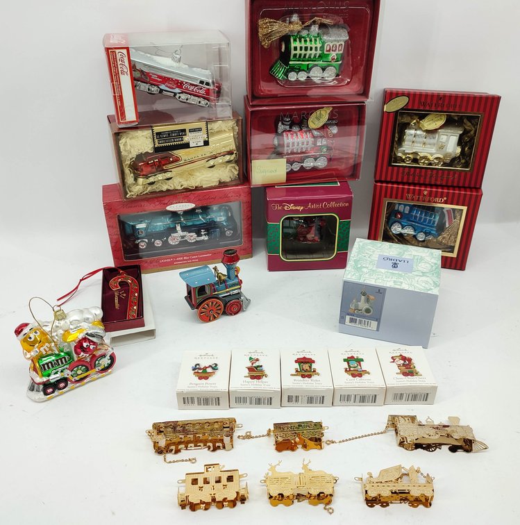 CHRISTMAS ASSORTMENT OF CHRISTMAS ORNAMENTS MIXED  INV 262380631