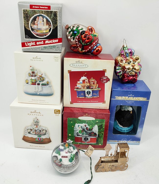 CHRISTMAS ASSORTMENT OF CHRISTMAS ORNAMENTS & DECORATIONS MIXED  INV 262380632