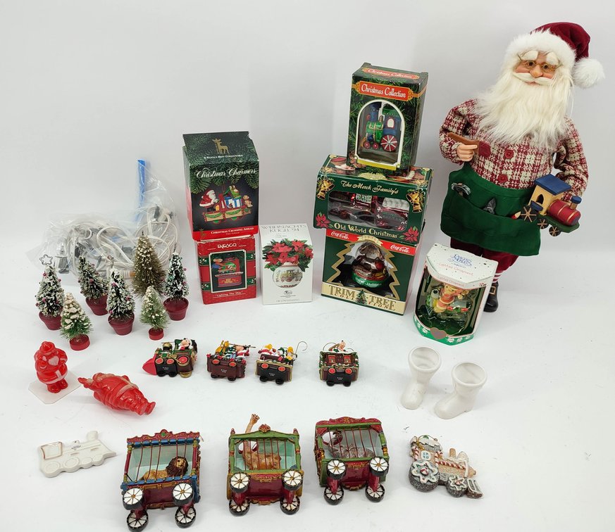 CHRISTMAS ASSORTMENT OF CHRISTMAS ORNAMENTS & DECORATIONS MIXED  INV 262380633