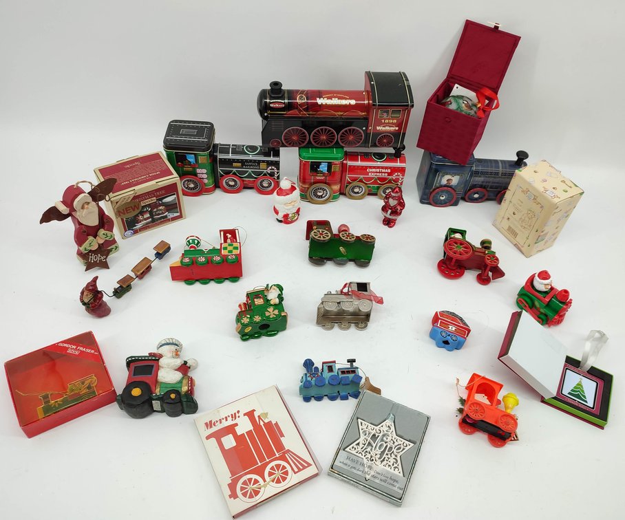 CHRISTMAS ASSORTMENT OF CHRISTMAS ORNAMENTS & DECORATIONS  INV 262380637