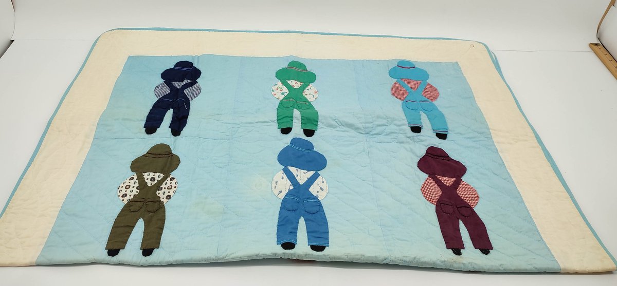 CHILD QUILT CHILD IN OVERALLS APPROX. 40"X50"  INV 262380647