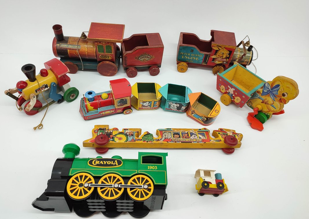 TOYS COLLECTION OF VINTAGE WOODEN & PLASTIC TOY TRAINS AND OTHER MIXED  INV 262380652