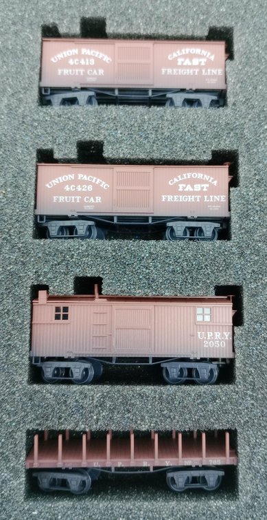 MICRO-TRAINS 993 02 291 UNION PACIFIC CALIFORNIA FAST FREIGHT 4 CAR PACK N SCALE, OB  INV 263331172