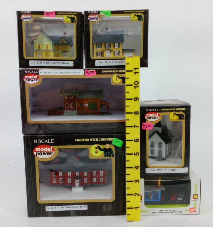 6 MODEL POWER N SCALE LIGHTED BUILDINGS & BACHMANN HAMBURGER STAND, 6 OBS  INV 263331322
