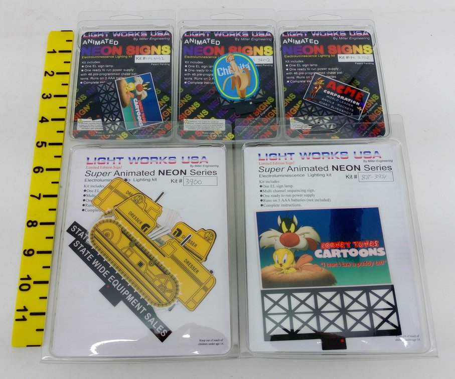5 LIGHT WORKS USA ANIMATED NEON SIGNS LOONEY TUNES, ACME, CHIQUITA, DRESSER, 5 OBS  INV 263331336