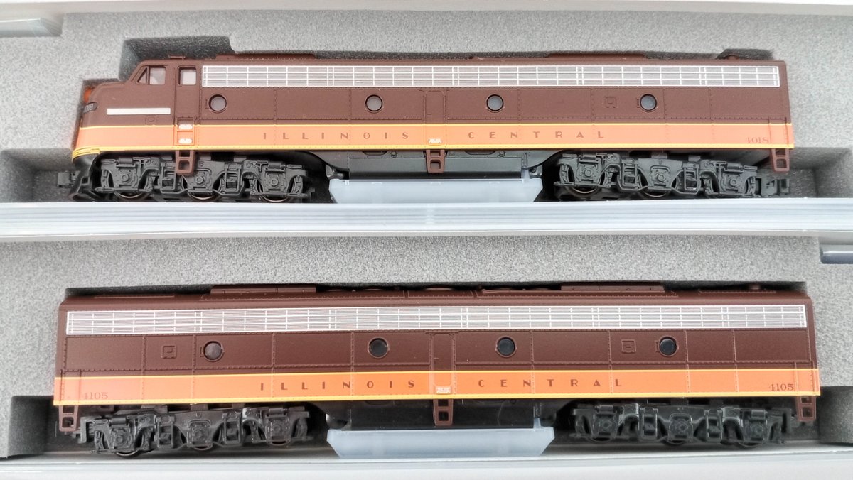 KATO ILLINOIS CENTRAL E8 A & B DIESEL LOCOMOTIVES N GAUGE, 2 OBS  INV 263331410