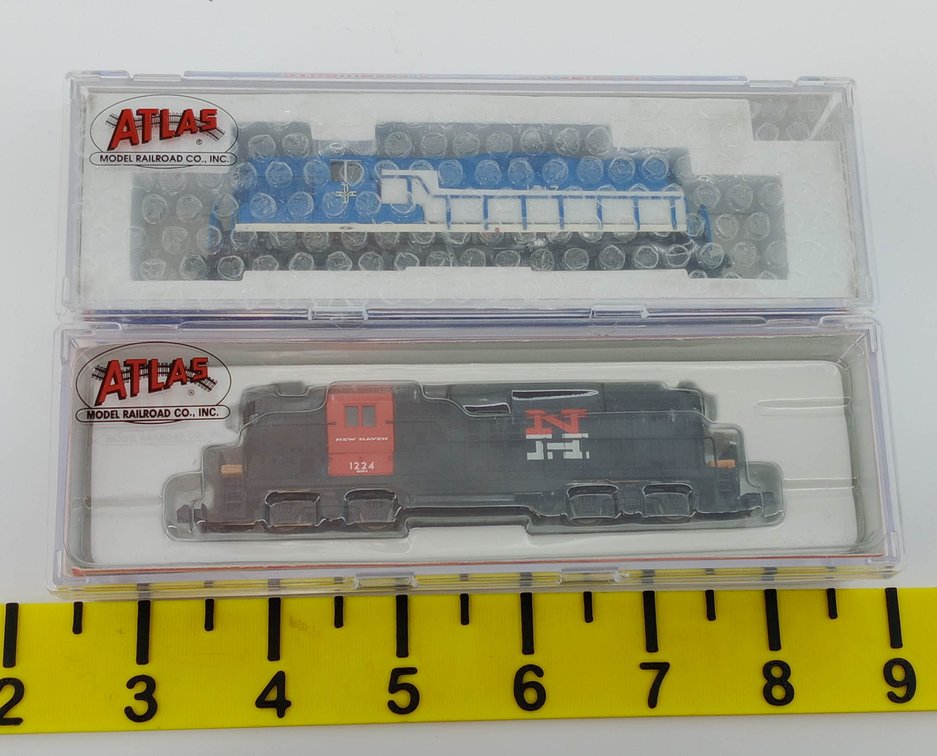 2 ATLAS N GAUGE GP-9 LOCOMOTIVES, BOSTON & MAINE 1717 & NEW HAVEN 1224, 2 OBS  INV 263331415