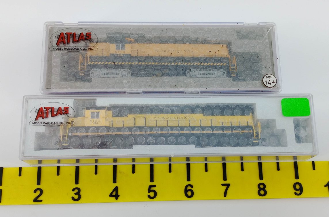 2 ATLAS N SCALE SUSQUEHANNA C420 #260 & SD-60 #3810 LOCOMOTIVES, 2 OBS  INV 263331419