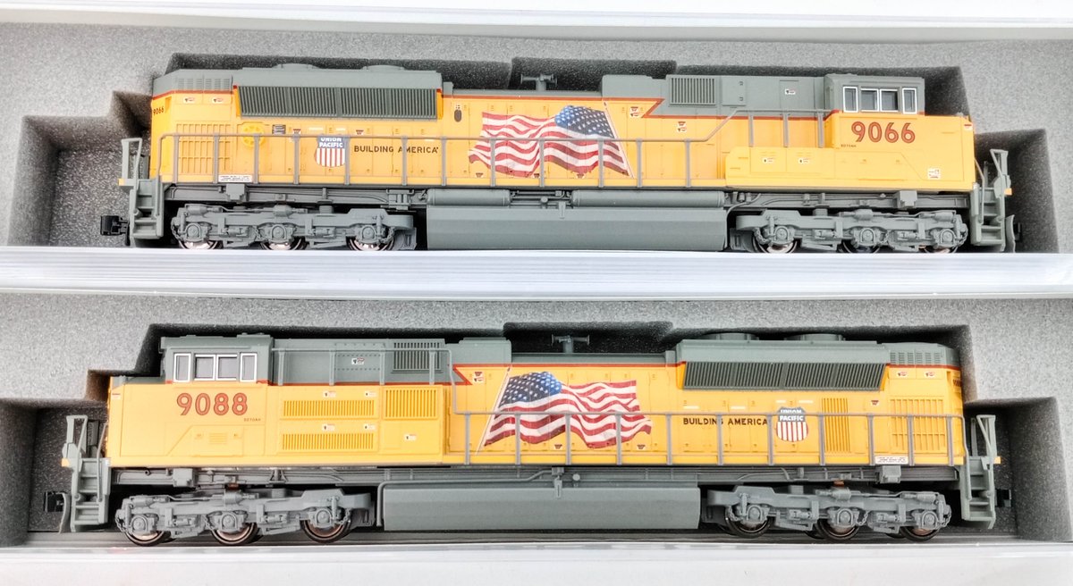 2 KATO N GAUGE 176-8521-LS & 176-8522-LS UNION PACIFIC SD70ACE LOCOMOTIVES W/ LOKSOUND, 2 OBS  INV 263331438