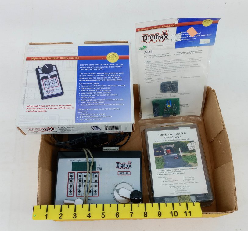 DIGITRAX DCS 50 THROTTLE, UT4 THROTTLE, AR1 REVERSER & SERVOMASTER, UT4 OB  INV 263430007