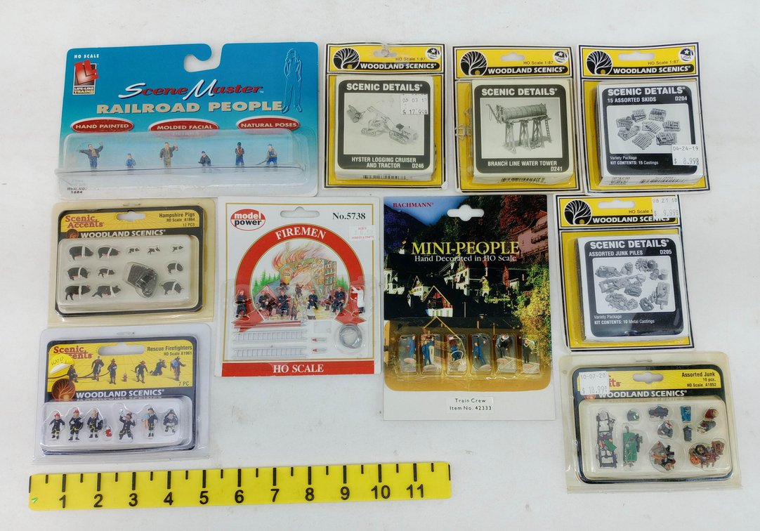 ASSORTED WOODLAND SCENICS & BACHMANN HO SCALE FIGURES & SCENIC DETAILS KITS SOME OBS NNC  INV 263430017