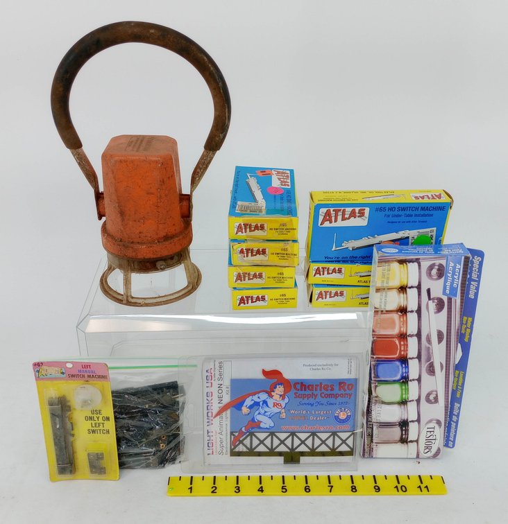 ASSORTED HO SCALE ATLAS #65 SWITCH MACHINES, BUILDINGS, PAINTS & RAILROAD LANTERN SOME OBS  INV 263430026