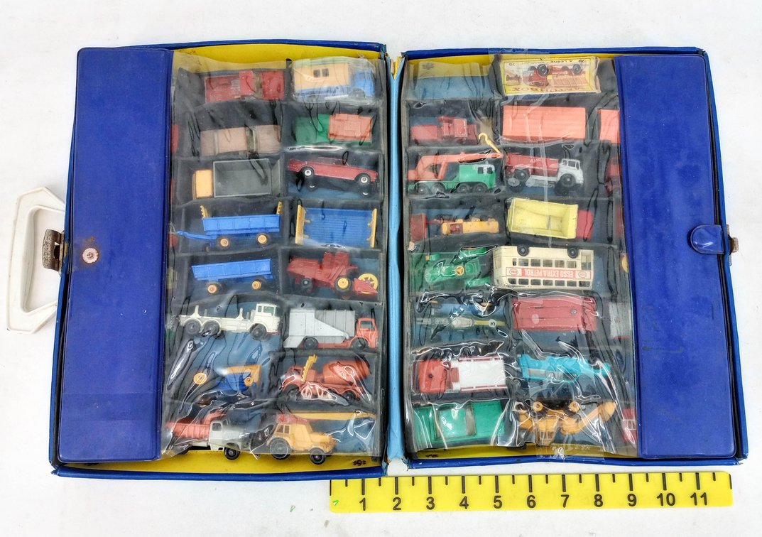 ASSORTED MATCHBOX DIE-CAST VEHICLES IN OFFICIAL MATCHBOX NO. 41 COLLECTOR'S CASE  INV 263470001