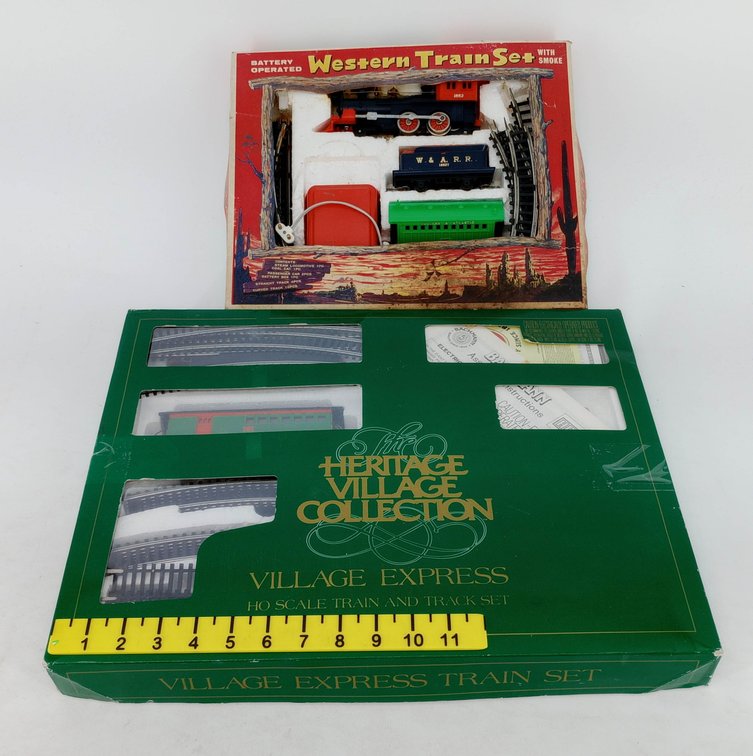 2 TRAIN SETS HERITAGE VILLAGE EXPRESS HO SCALE & WESTERN TRAIN SET BATTERY OPERATED WITH SMOKE 2 OB  INV 263470003
