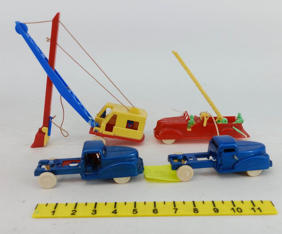 4 PLASTIC TOY VEHICLES STEAM SHOVEL CRANE FIRE TRUCK WITH LADDER & 2 BLUE TRUCK CABS RENWALL TAG  INV 263470004