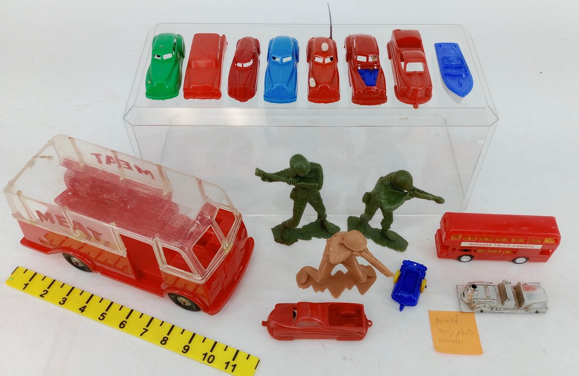 ASSORTED EARLY PLASTIC TOY VEHICLES MEAT TRUCK DOUBLE DECKER BUS NIAGARA FALLS BOAT & 3 ARMY MEN  INV 263470011