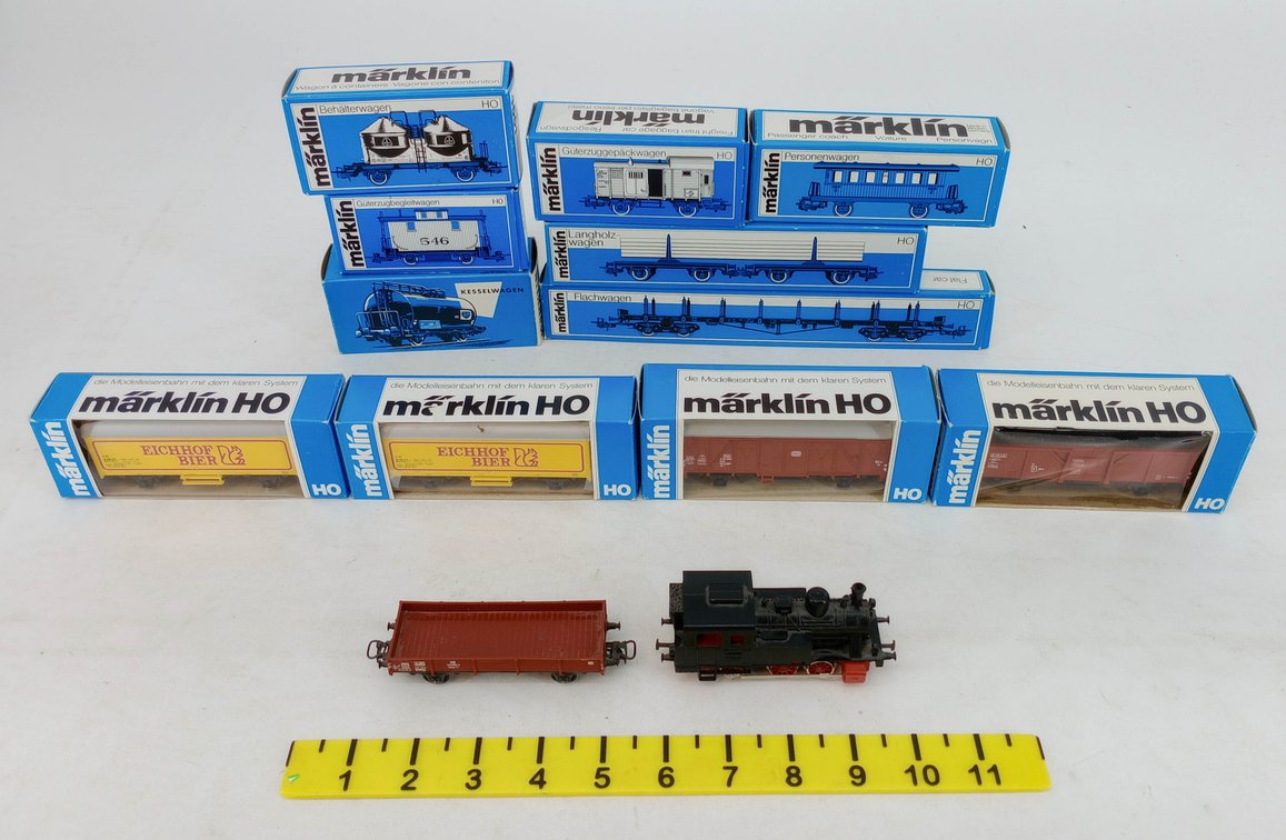 MARKLIN HO ASSORTED FREIGHT CARS & 0-6-0T STEAM LOCOMOTIVE W/ FLATCAR, SOME OBS  INV 263480003