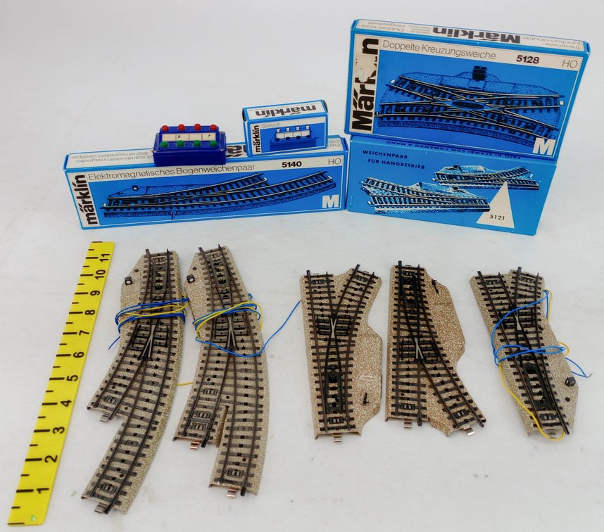 MARKLIN HO ASSORTED SWITCHES TRACK & STELLPULT CONTROLLER, SOME OBS  INV 263480002