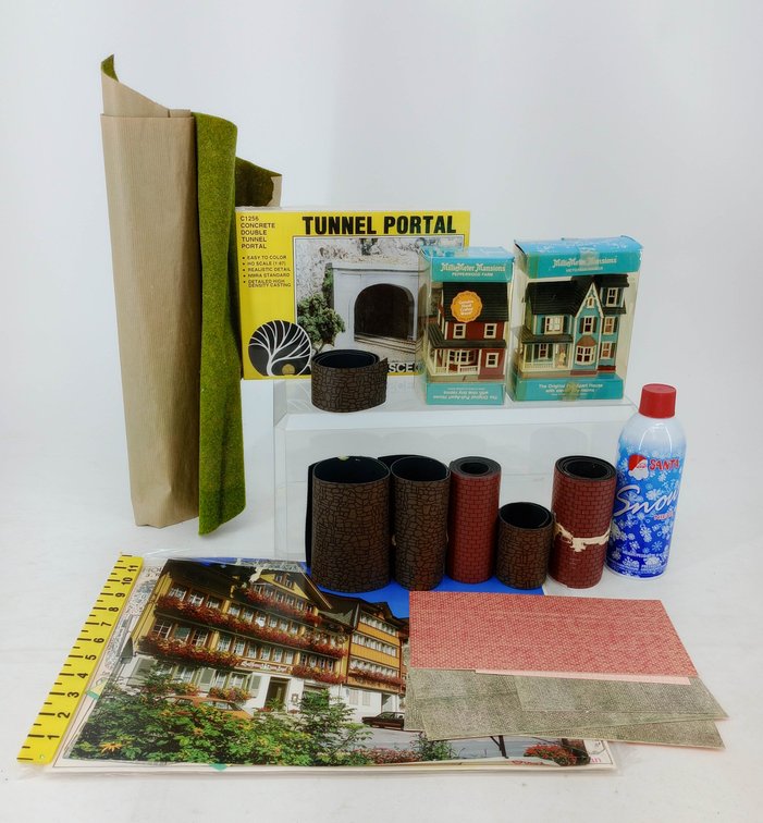 ASSORTED HO SCALE SCENERY LOT, WOODLAND SCENICS TUNNEL PORTAL, MILLIMETER MANSIONS, SOME OBS NNC *NO SHIPPING*  INV 263480009
