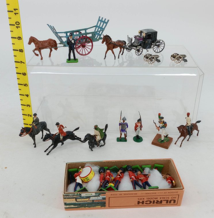 ASSORTED METAL TOY SOLDIERS, MOUNTED FIGURES, HORSE DRAWN CART & CARRIAGE, 2 CANNONS ULRICH BOX  INV 263480013