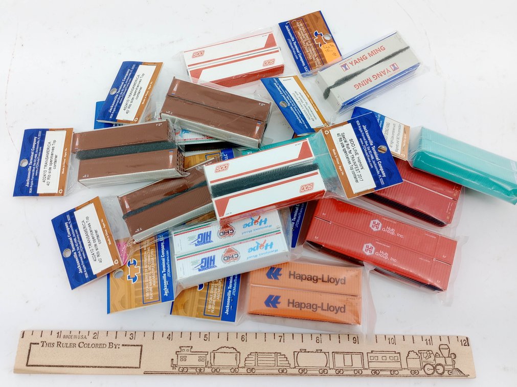 12 ASSORTED JTC N SCALE 40FT CONTAINERS TRANSAMERICA, SOO LINE, YANG MING, HAPAG-LLOYD  INV 263331537