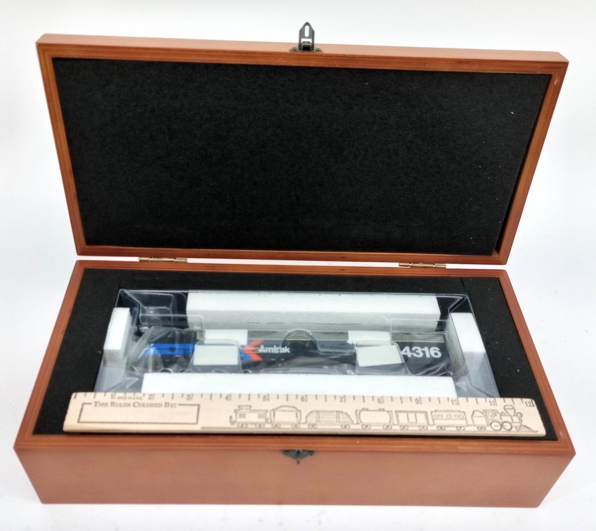 RAPIDO N GAUGE 28599 AMTRAK #4316 EMD E8A DIESEL LOCOMOTIVE W/ SOUND, WOOD PRESENTATION BOX, OB  INV 263331546