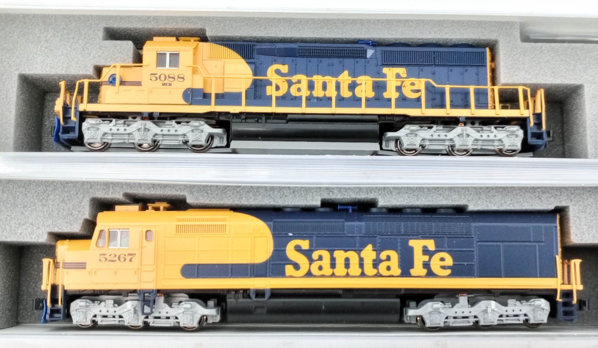 2 KATO N SCALE SANTA FE SD40-2 #5088 & SDP40F #5267 DIESEL LOCOMOTIVES, 2 OBS  INV 263331551