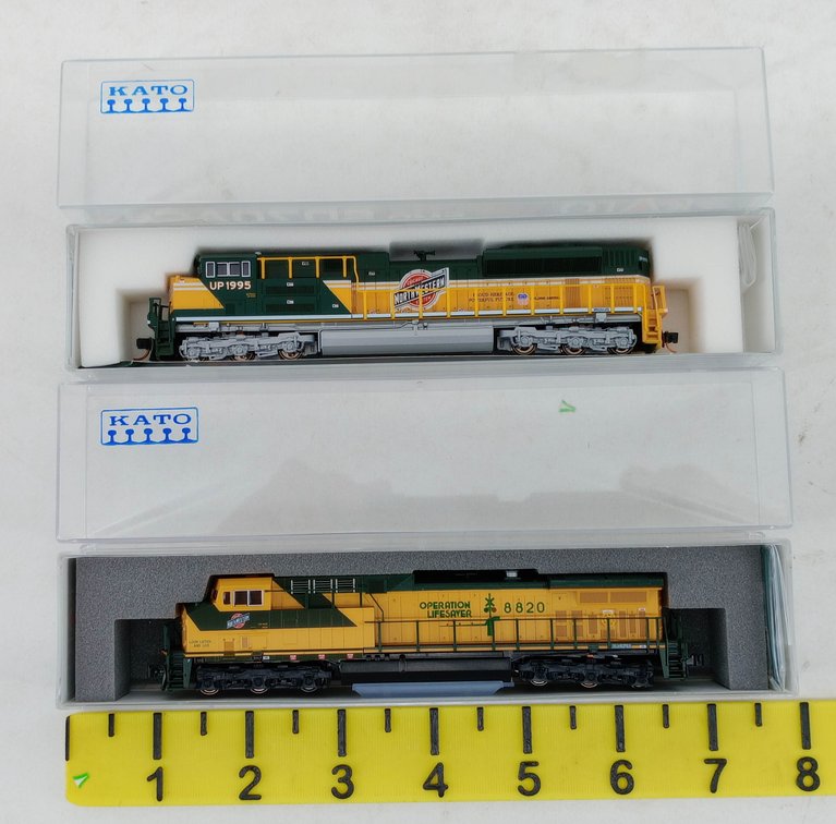 2 KATO N SCALE C&NW LOCOMOTIVES 176-8407 SD70ACE & 176-7036 AC4400CW, 2 OBS  INV 263331645