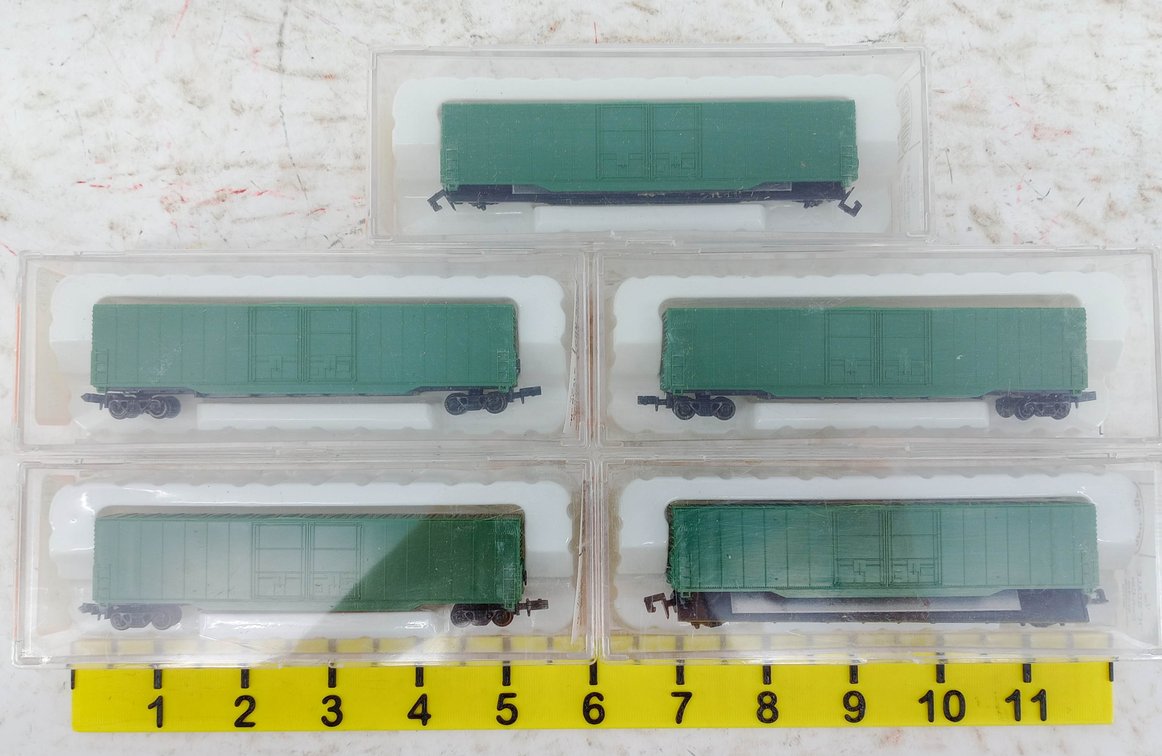 5 CON-COR 0001-555000 N SCALE 60FT UNDECORATED GREEN BOXCARS, 5 OBS  INV 263331681