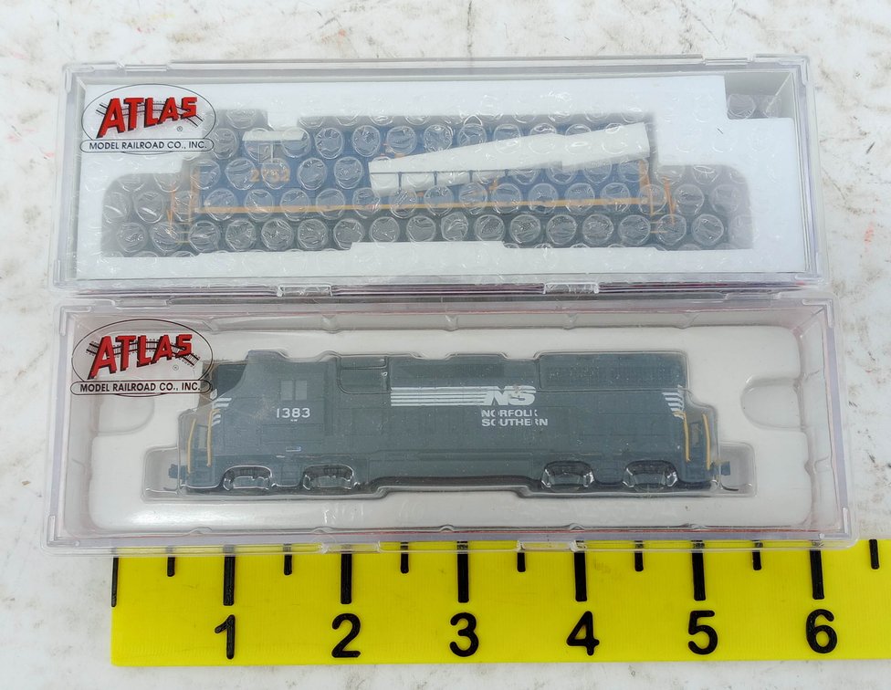 2 ATLAS N GP38-2 CSX 2752 & GP-40 NORFOLK SOUTHERN 1383 DIESEL LOCOMOTIVES, 2 OBS  INV 263331692