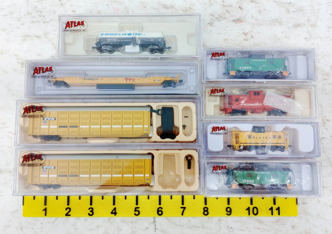 8 ASSORTED ATLAS N SCALE CABOOSES, TANK CAR, WELL CAR & AUTO CARRIERS, 8 OBS  INV 263331695