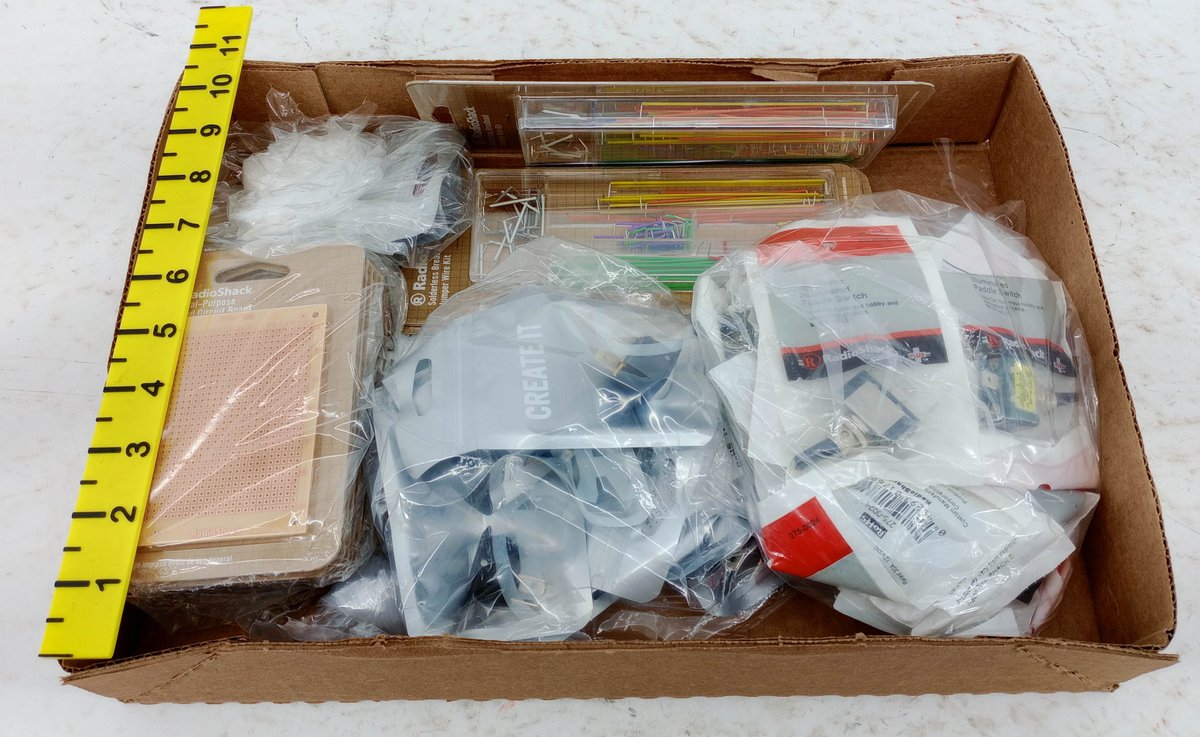 ASSORTED RADIOSHACK ELECTRONICS PARTS LOT, JUMPER WIRE KITS, CIRCUIT BOARDS & SWITCHES  INV 263331719