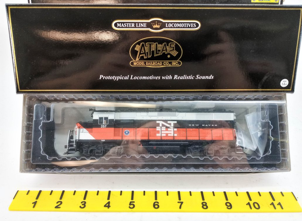 ATLAS HO 10001725 CONN DOT NEW HAVEN GP38 LOW NOSE LOCOMOTIVE #257, OB  INV 263331852